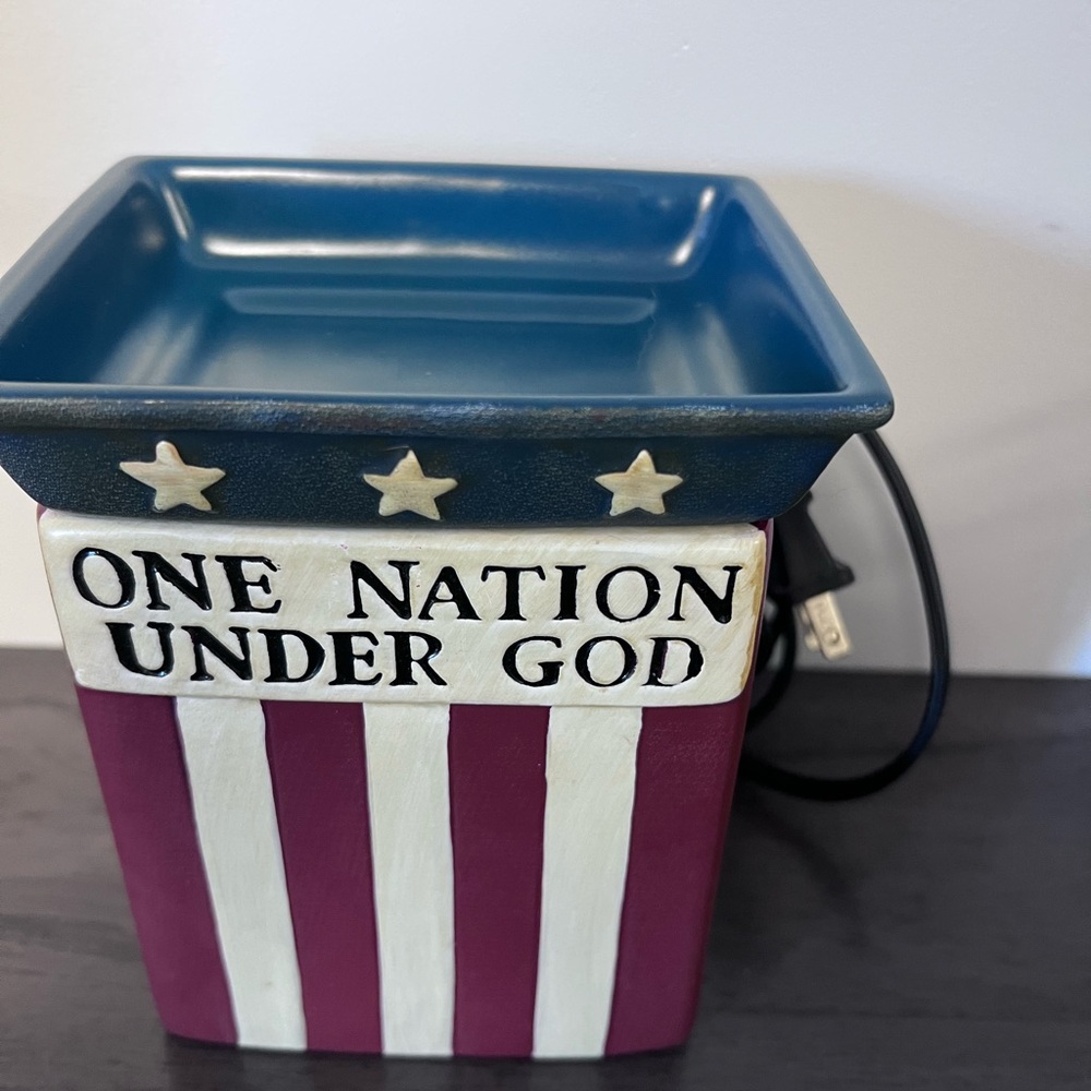 Scentsy One Nation Warmer - Purple and White - Picture 1 of 7